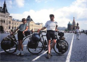 Pierre et Thierry MOURLANNE sur la place rouge à MOSCOU